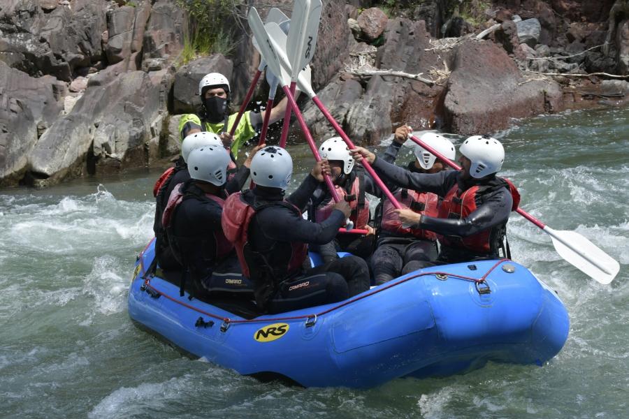 Young participants in the AVENIR project discovering a mountain activity (rafting)